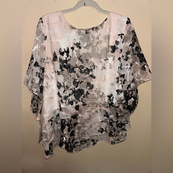 Alex Evenings Top Women’s 2X  White/Blush Chiffon Asymmetric Tiered Hem Floral - Picture 4 of 6